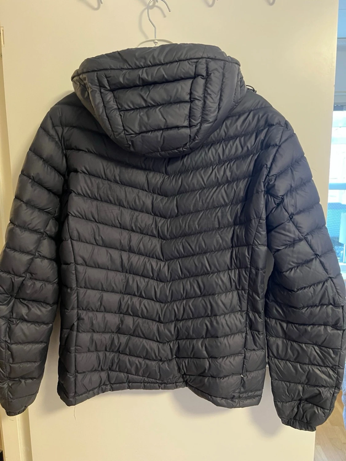 Svart dunjacka Peak Performance - 1