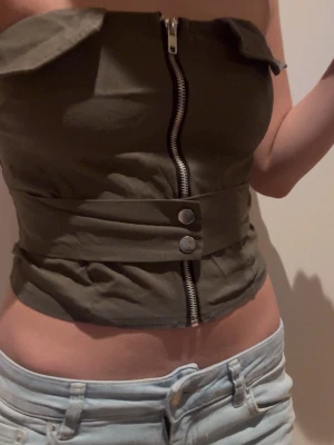 Grön tubtopp - Andvänd en gång. Från bohoo