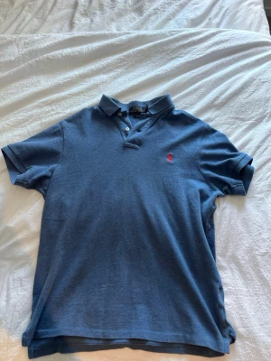 Ralph lauren piké - Ralph lauren piké i storlek L men sitter mer som en M.