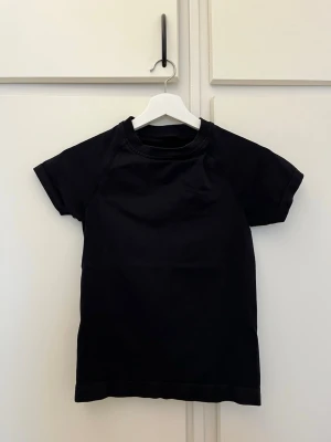 Träningströja  - Säljer denna träningströja i storlek M. Super skön och sitter snyggt🩷