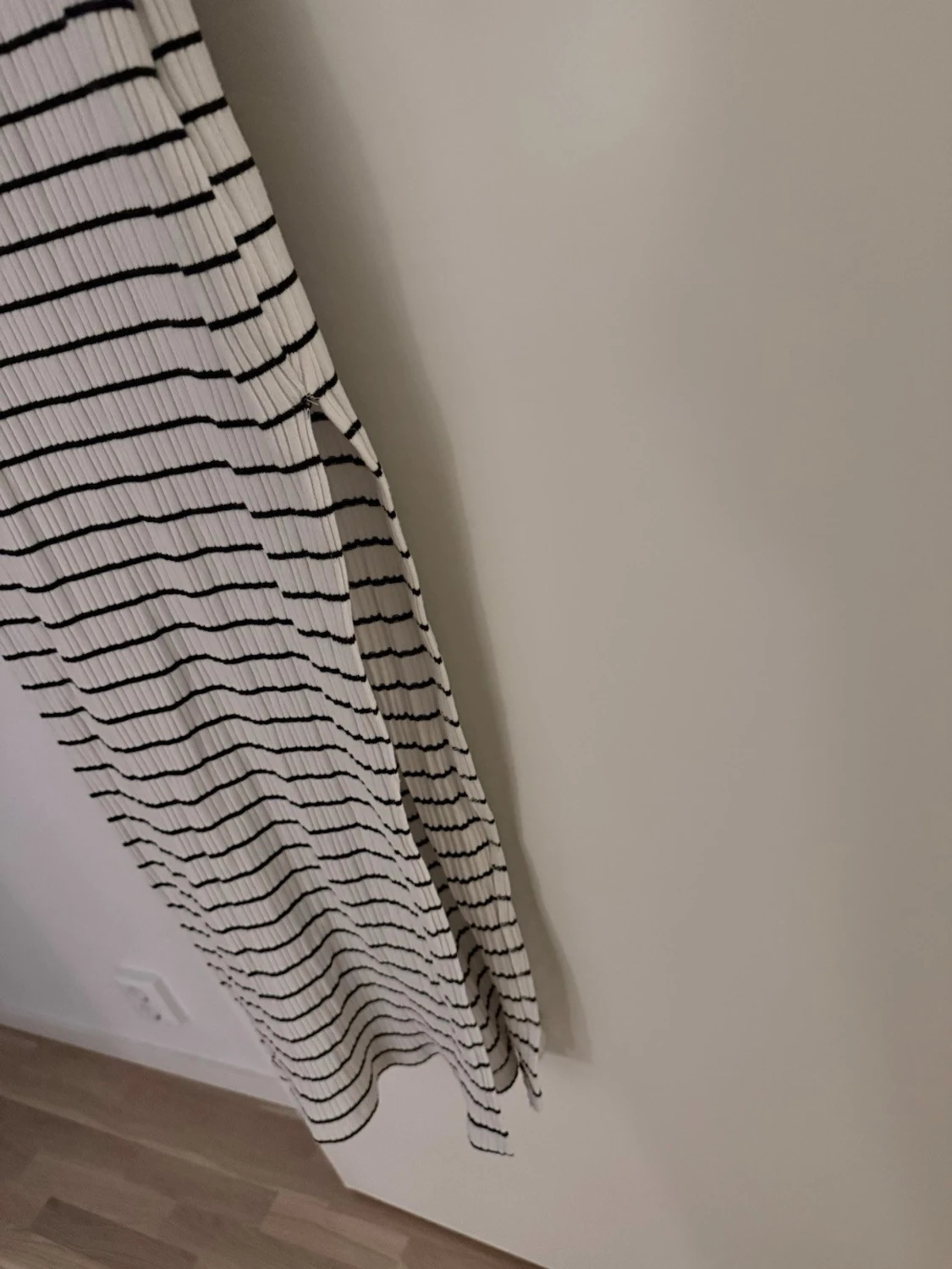 Långärmad randig klänning  - 1