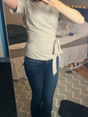 Knyttröja - Köpt nyligen men den kommer tyvärr inte till användning! Jättesöt topp i storlek S!💕