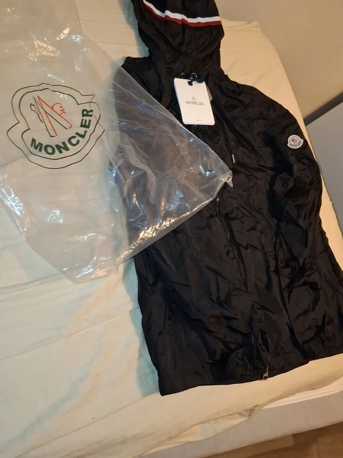 Svart vindjacka från Moncler