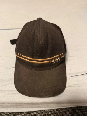  Hugo Boss keps - Inte använd så länge är i fint skick.