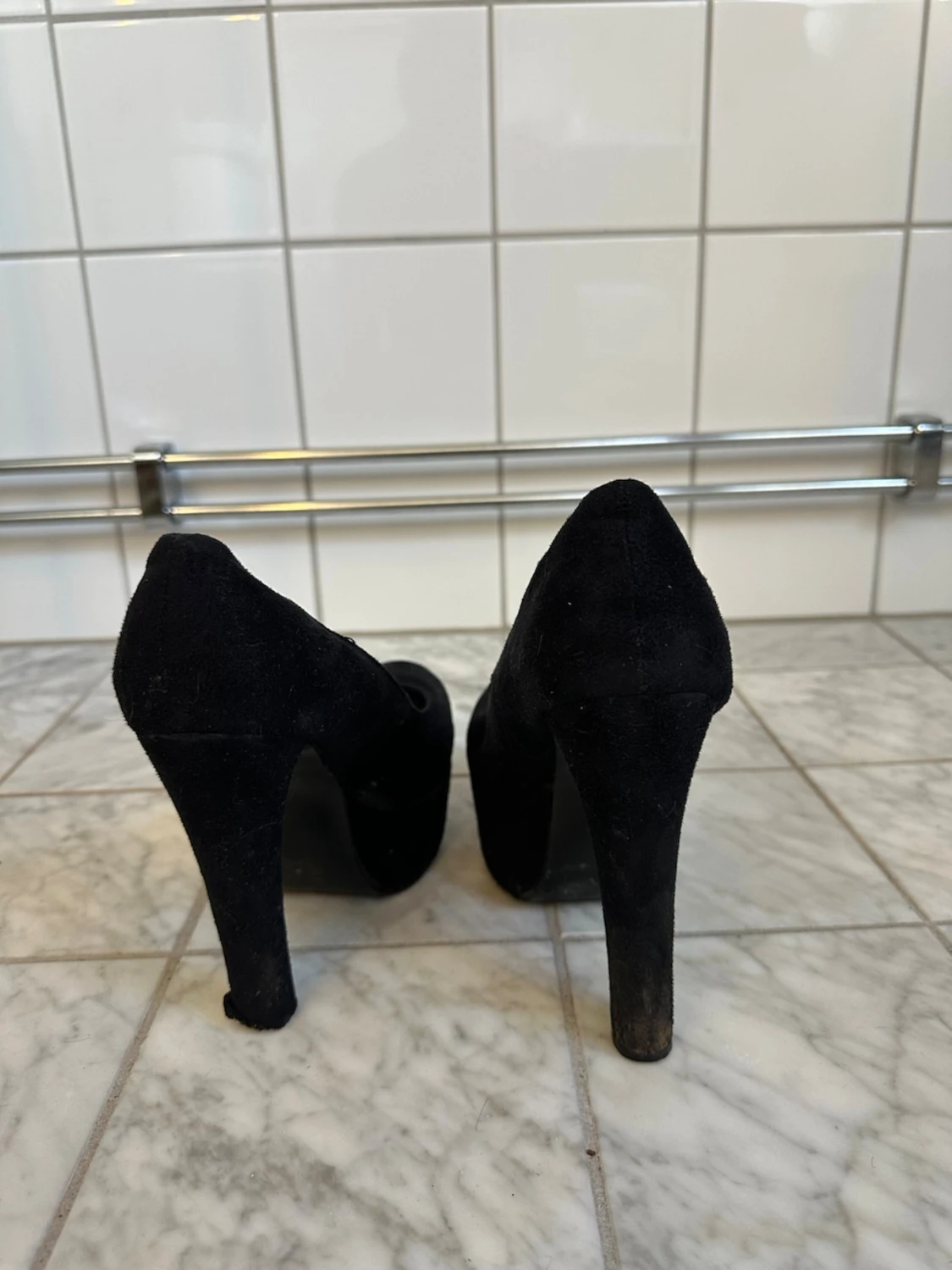 Svarta platåpumps i mocka-look 39 - 1