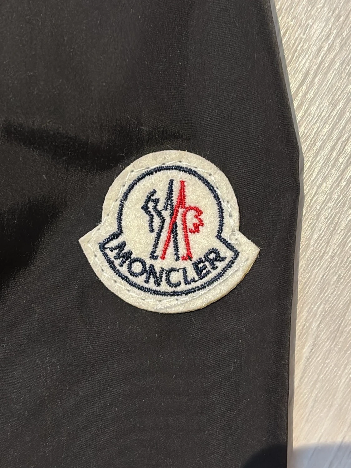 Svart vindjacka från Moncler - 2