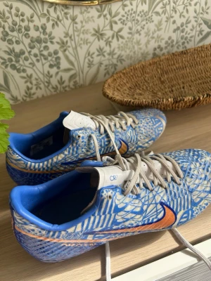 Nike Mercurial CR7 blå fotbollsskor - Säljer ett par Nike Mercurial CR7 fotbollsskor. Pris kan diskuteras! 