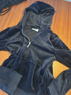 juicy couture tröja svart  - jättebra skick strl S 