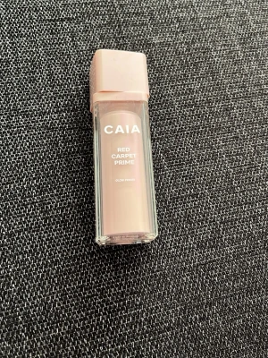 CAIA  Primer - Glow primer från CAIA, endast testad, men var inget för mig. Gott som ny 