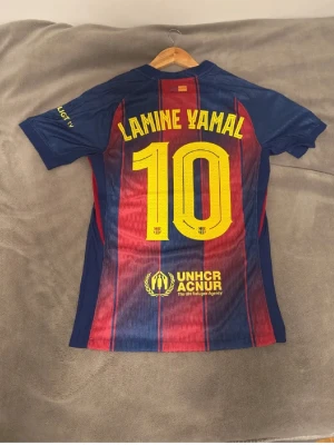 Lamine yamal tröja - Lamine yamal tröja ny med mycket bra skick. Hög kvalitet.