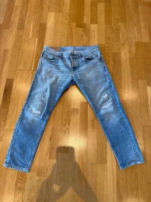 Ljusblå slitna jeans med raka ben - Dondup jeans  storlek 34, pris kan diskuteras