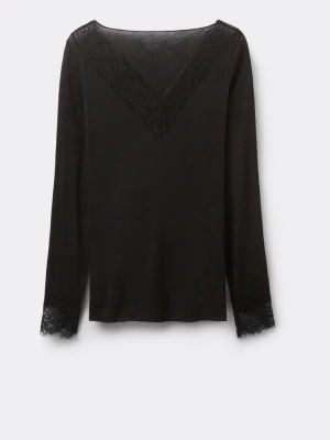 Intimissimi tröja  - Svart intimissimi  tröja  i strl S, bra skick men några små hål, skriv för fler bilder.