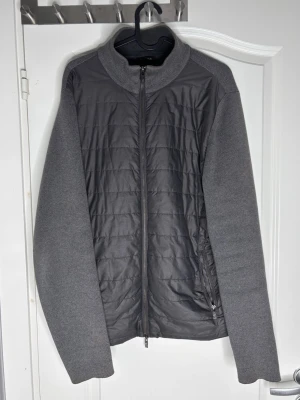 Massimo Dutti Cardigan - Massimo Dutti Cardigan| Storlek: L passar M| Passar någon mellan 185-189cm| Skick: 9/10| Pris: 749kr| Priset går alltid att diskutera😊