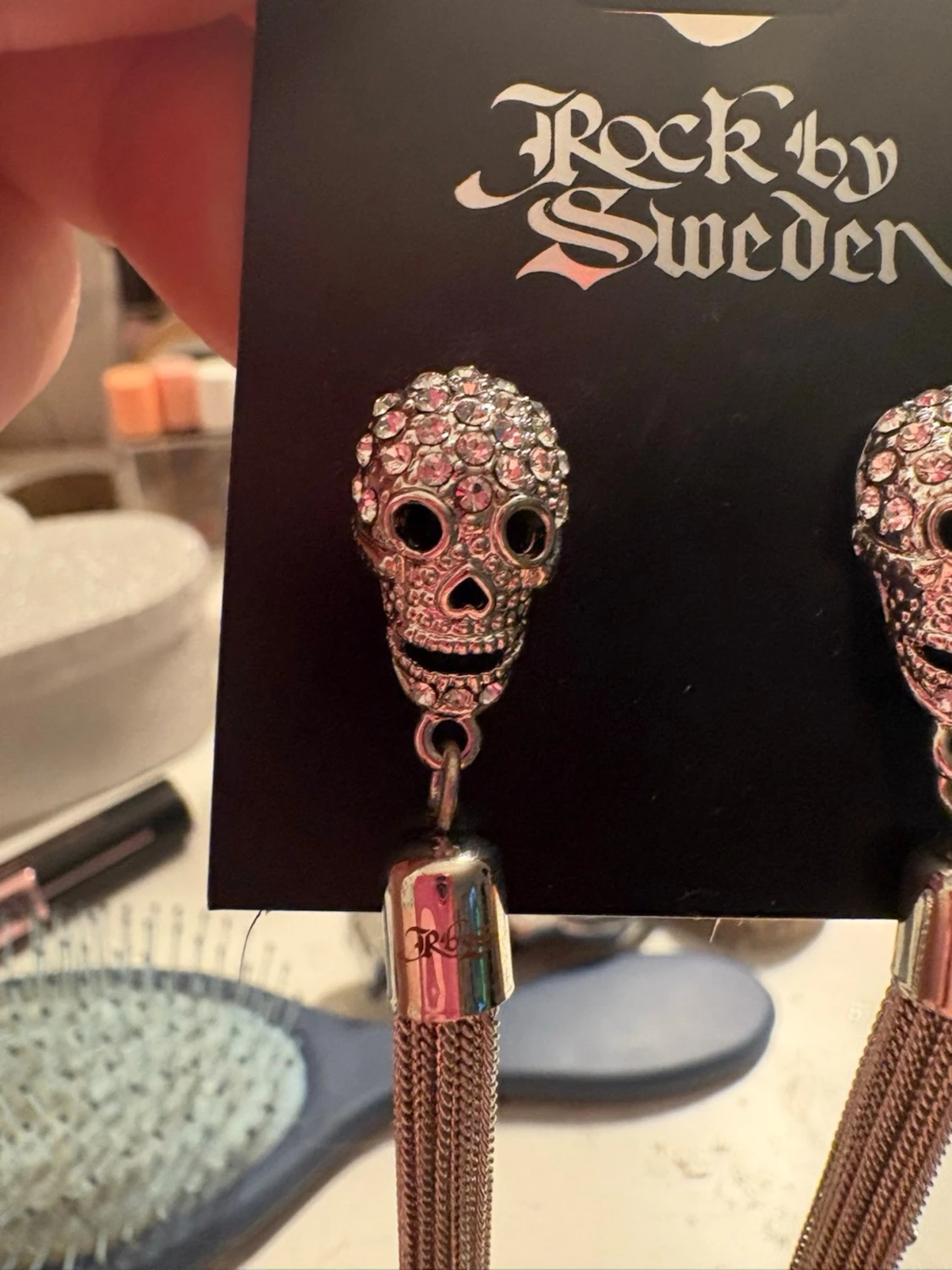 Silverfärgade döskalleörhängen Rock by Sweden - 2