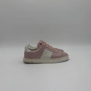 Valentino flycrews - Snygga valentino flycrews med mycket bra skick i storlek 37