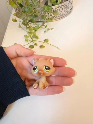 Littlest pet shop - Littlest pet shop rare, katt, authentisk   Finns fler i min profil för bundle, följ gärna för att se fler jag lägger ut.