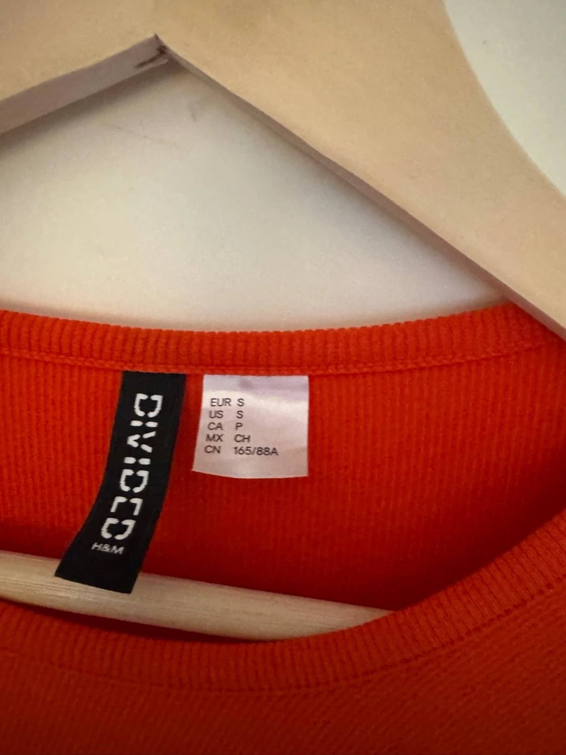 Orange ribbad omlottklänning  - 4