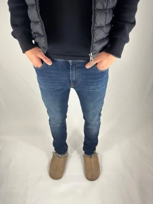 Lee Jeans  - Lee jeans | storlek W33/L32 | skick 9/10 | modellen är 180 cm | skriv vid minsta fundering 