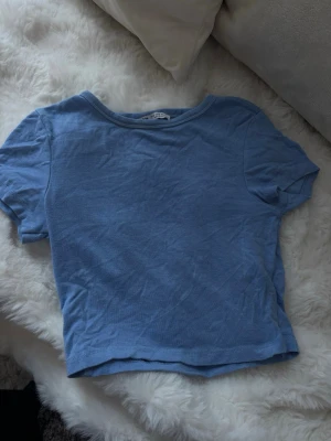 T shirt - Topp från Zara, endast använd fåtal gånger och toppen skick!🙏🏼