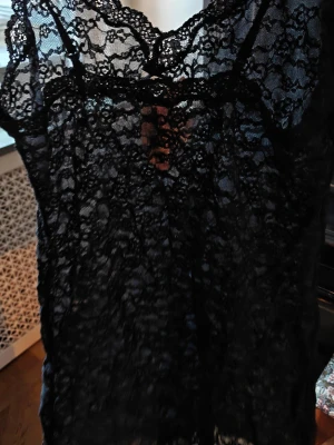 NYTT victoria secret spetslinne stl S tags kvar  - Fick av maken i present för flera år sen, legat i byrålådan tills nu när jag inser att det blivit alldeles för litet...stl small. Lappen sitter kvar men själva priset är bort rykt eftersom det var en present.