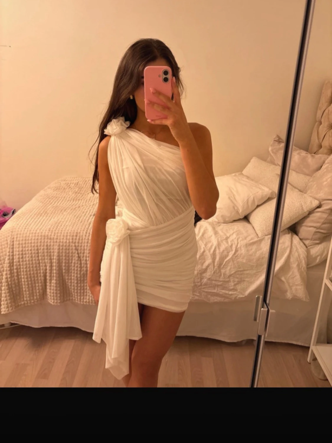 Vit klänning från Bella Barnett - 1