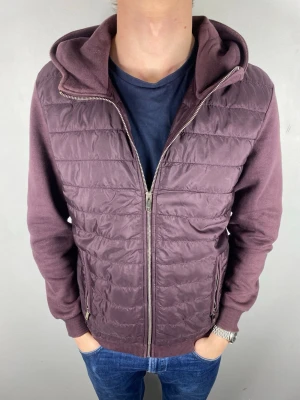 Reiss cardigan - Size M | Mycket bra skick | Modellen är 184, 74 kg | Hör av dig vid frågor!
