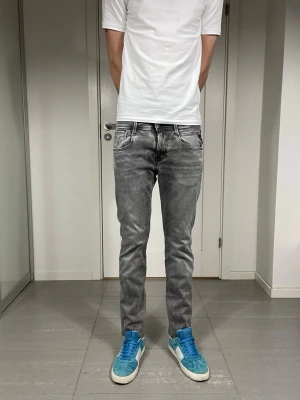 Replay Anbass Jeans  - Säljer nu dessa Replay Anbass Jeans, W30 o L32, skriv för fler bilder/frågor🙌🏼