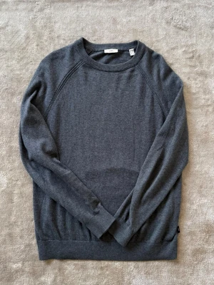 Sweatshirt Kashmir mix  - Säljer nu denna sweatshirt som är en Kashmirmix. Retail ligger på 1000kr mittpris 299. Skit skön och storlek M. Bara att höra av er vid frågor. Mvh Liam!