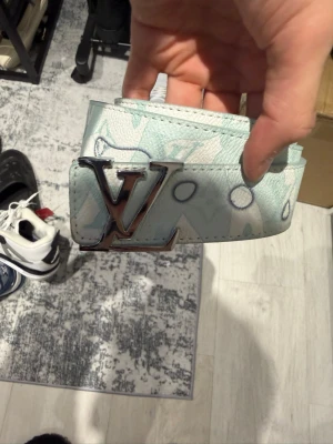 lLv baby blue/white belt 120cm - Size 120cm, true to size. Brand new and never worn, very comfortable and great quality.