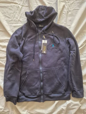 Helt ny storlek M  - Passar som S men mer större inte riktigt M 