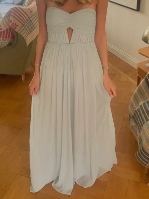 Balklänning  - Säljer min fina balklänning från NLY eve! Använd en gång på min bal-dag☺️