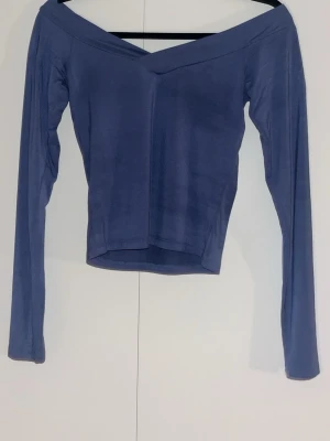 Blå offshoulder topp  - Blå off-shoulder topp, H&M