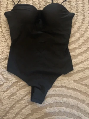 viral hm body - helt oanvänd med prislappen kvar! 85C man passar nog mindre oxå🥰