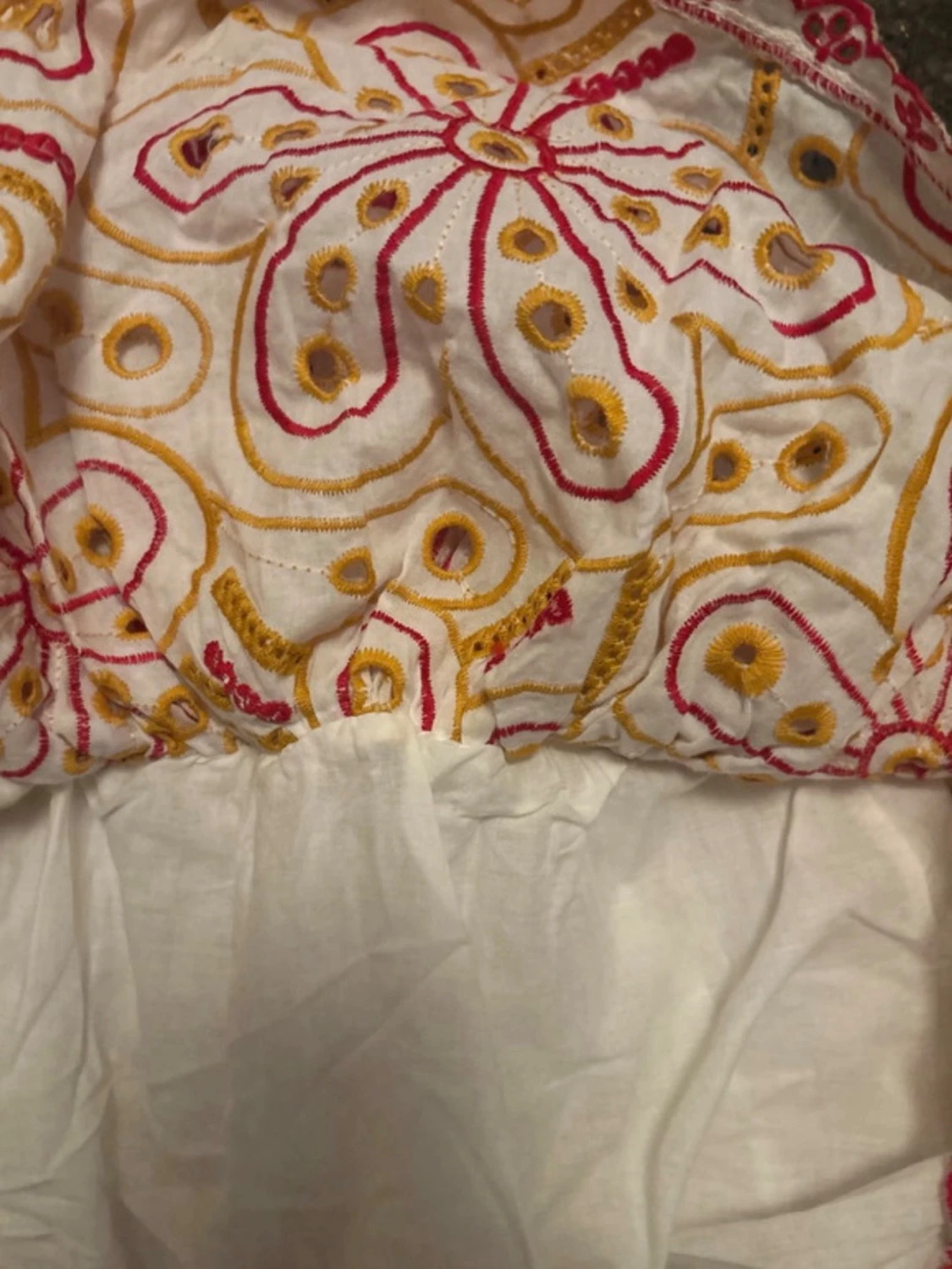 Mönstrad kortklänning med volang - 2