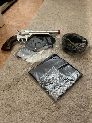 Cowboy accessoarer - Allt är i nyskick, aldrig använts 