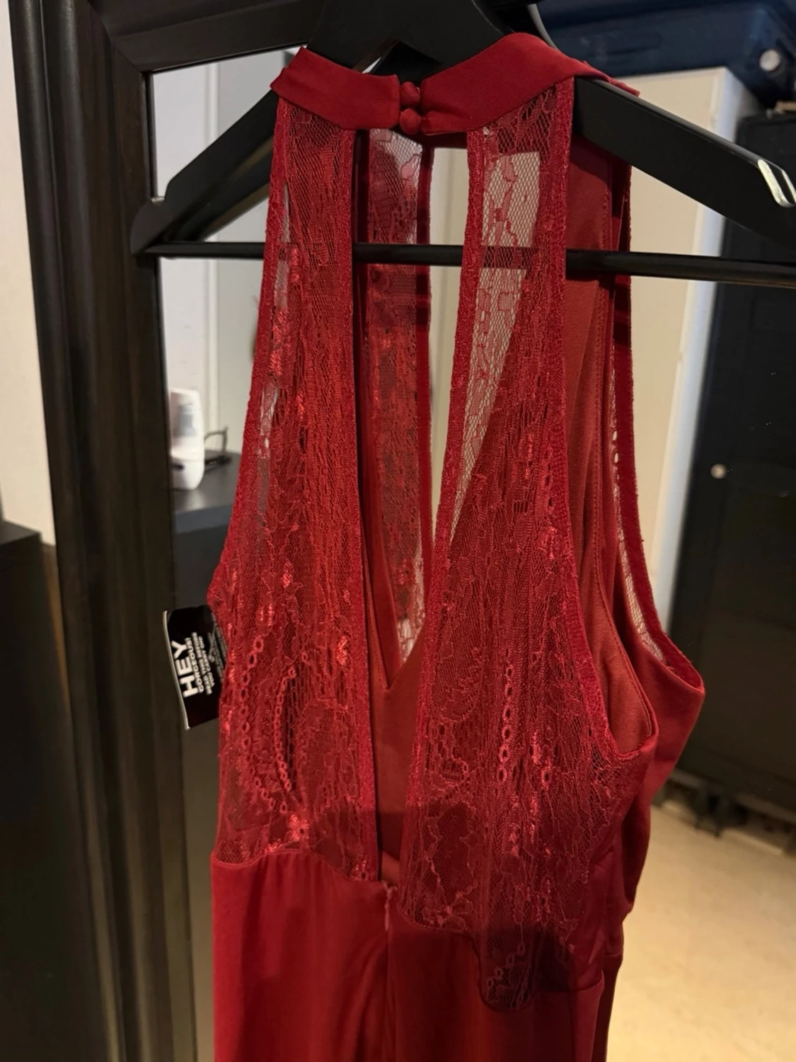 Vinröd långklänning med v-ringning - 4