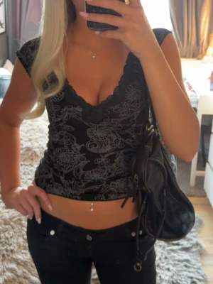 Topp - Snygg uringad vintage topp 💋 skriv vid frågor ! 