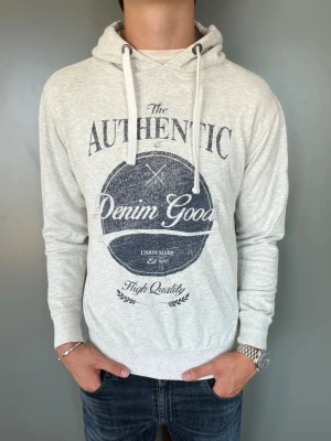 Authentic Hoodie - Storlek: L, passar även M | skick:10/10 | Nypris: Ca 1100kr
