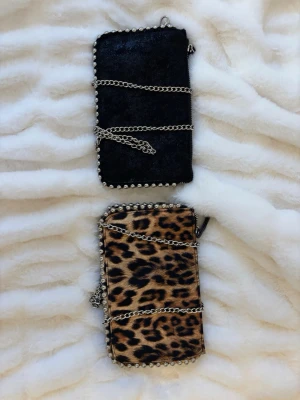 Zara väska  - säljer två stycken super fina väskor från Zara! Kan köpas separat eller enskilt ❣️ tillsammans: 150 kr separat: 100kr  - båda är i mycket bra skick
