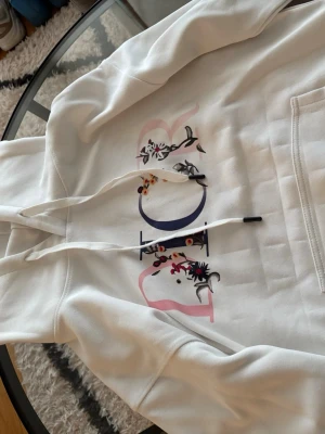 Hoodie  - Hej säljer en hoodie som är för liten för mig storleken XS