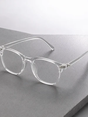 Transparenta Glasögon - Hej! Säljer ett par otroligt fina transparenta (genomskinliga) glasögon. Otroligt trendiga och bärs av många kändisar som Marlon. Glasögonen är helt nya. De kommer säkert och väl förpackat så oroa dig inte om det! Pris ej hugget i sten!
