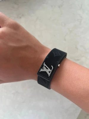 Lv armband - Jätte bra skick haft på mig det typ en gång