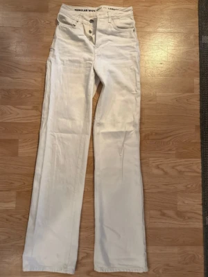 Bikbok Jeans  - Jeans från bikbok. Öppen för bud vid snabb affär. Paketpris vid köp av flera plagg.🎀