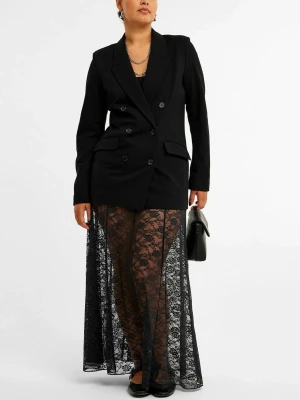 mörklila/rödbrun långkjol i spets / dark purple/maroon lace maxi skirt - Säljer en långkjol i transparent spets med blommigt mönster jag har aldrig använt. Kjolen har en flowy passform och ger en riktigt edgy vibe till din outfit. Perfekt att styla med kavaj eller crop top för en cool look.  ENG: Selling a never worn long skirt in transparent lace with a floral pattern. The skirt has a flowy fit and is perfect for the trending lace skirts of the summer. Perfect to style with a blazer or crop top for a cool look.
