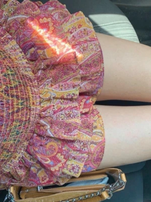 Volang kjol Zara - Super eftertraktad kjol som inte går att få tag i längre💕🫶 väldigt bra skick !🌸