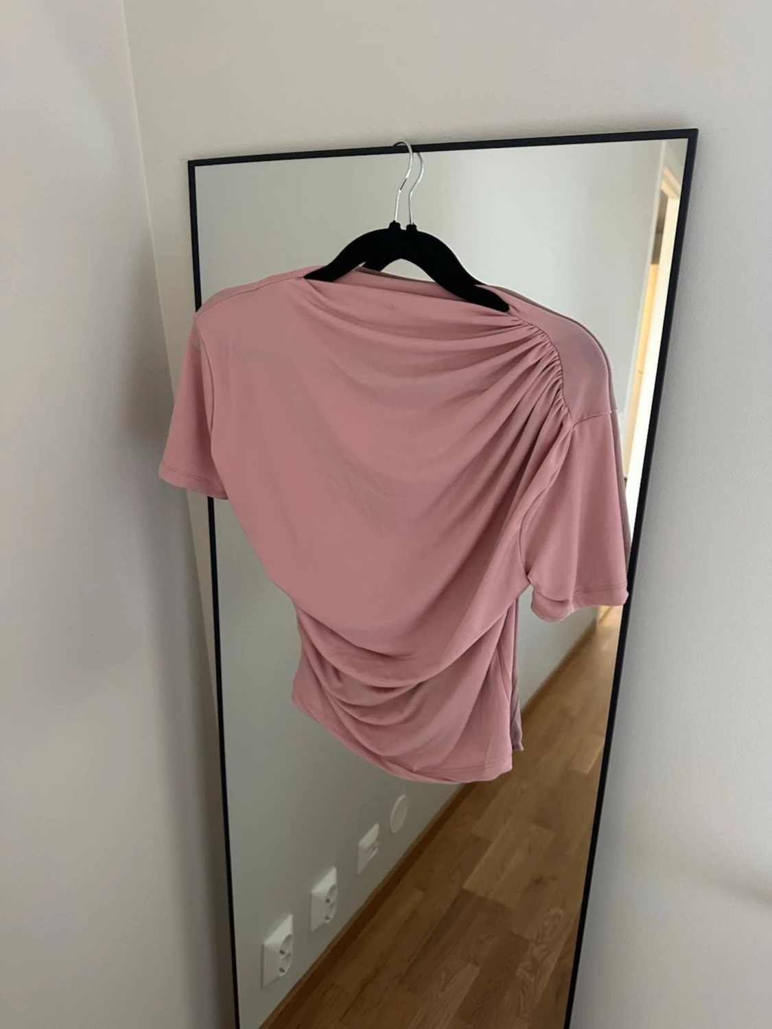 Rosa draperad topp med kort ärm