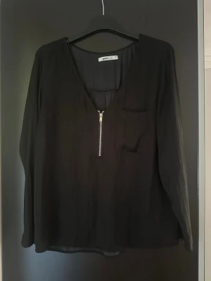 Blus från Gina - Söt blus från Gina Tricot, strl 34, fint skick!🤍