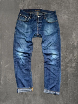 Nudie bamboo selvage jeans unika - Ett par riktigt feta unika bamboo selvage Nudie jeans! Storlek 32/32! Limited edition jeansen som är i extremt bra skick med några lagningar och pre fades! Kontakta gärna oss om du har några frågor! Priset är ej hugget i sten vid snabb affär! Mvh Saint;)