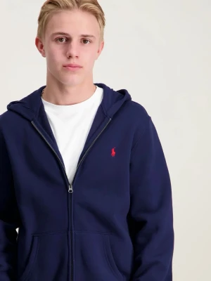 Polo Ralph Lauren Zip Hoodie - ✨🔥 Polo Ralph Lauren Zip Hoodie – Marinblå 🔥✨  💙 Stilren & tidlös Polo Ralph Lauren hoodie med dragkedja och den ikoniska röda broderade loggan på bröstet ❤️🐎. Perfekt för både vardag, skola och en clean streetwear-look! 😮‍💨👌  🆕 Helt ny med tags kvar! 🏷️ 🎨 Färg: Marinblå 💙 🧥 Zip-up hoodie med luva 🧵 Mjuk & bekväm premiumkvalitet 📦 Skick: 10/10 – Oanvänd ✅ 🔥 Passar till jeans, cargos och sneakers 👟  💯 Äkta Ralph Lauren-känsla till ett grymt pris! ⚡ Först till kvarn! 📩 Skicka gärna ett meddelande vid 