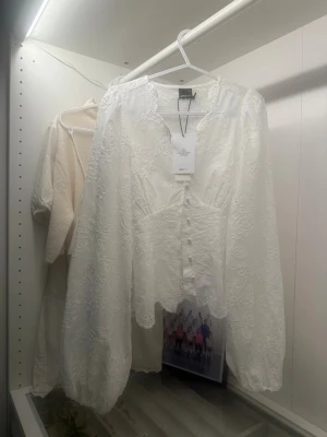 Snygg blus - En jätte snygg blus från Gina Tricot